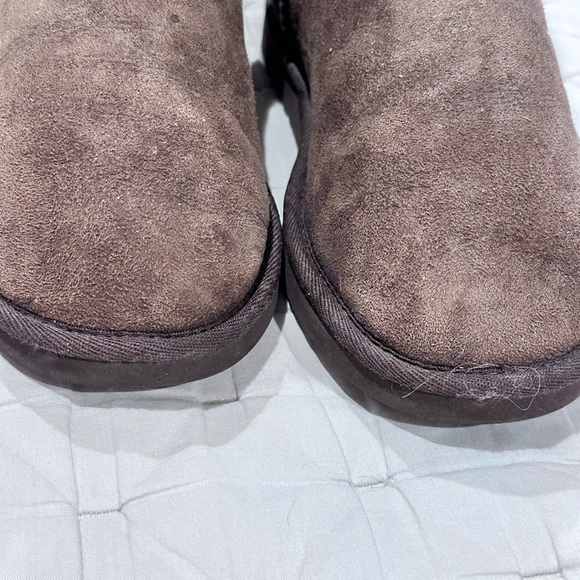 UGG chocolate mid calf boots -gently used-size 8 - Picture 7 of 7